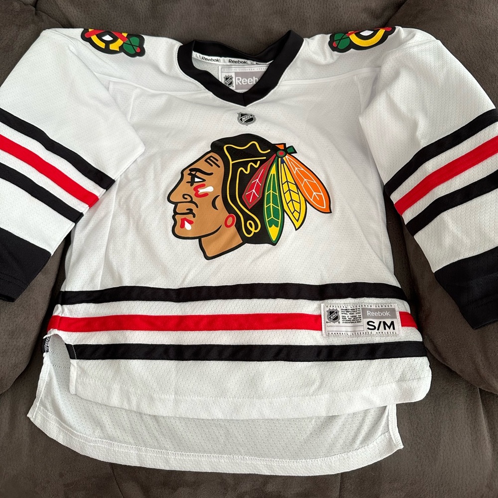 Youth Chicago Black Hawks jersey, like new!